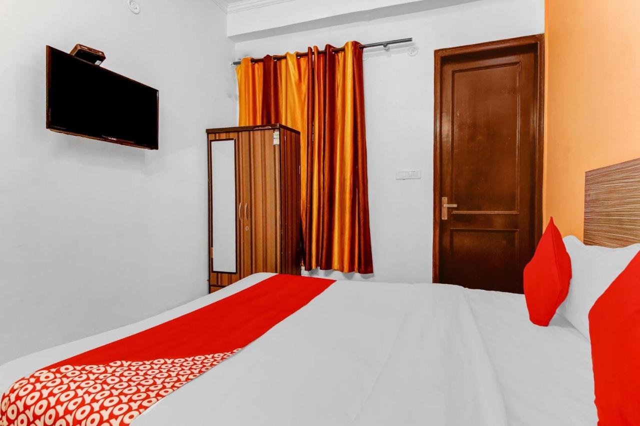 Hotel O Orlov Нойда Экстерьер фото